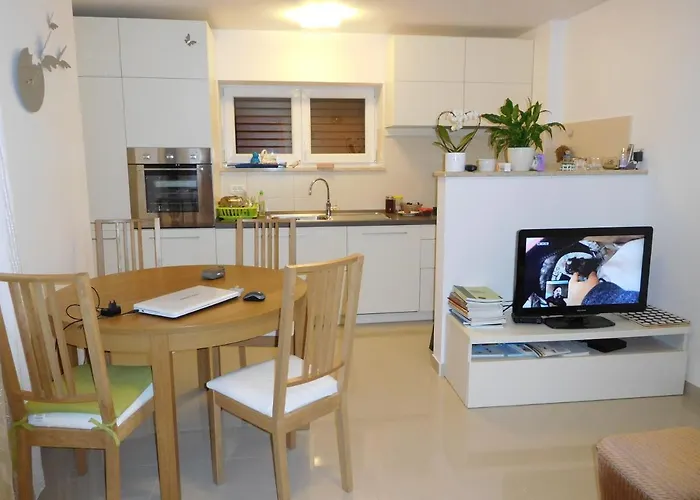 Alida Apartments & Room Near The Sea